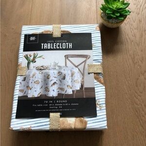 Bunny Hill Farms BHF Tablecloth Round